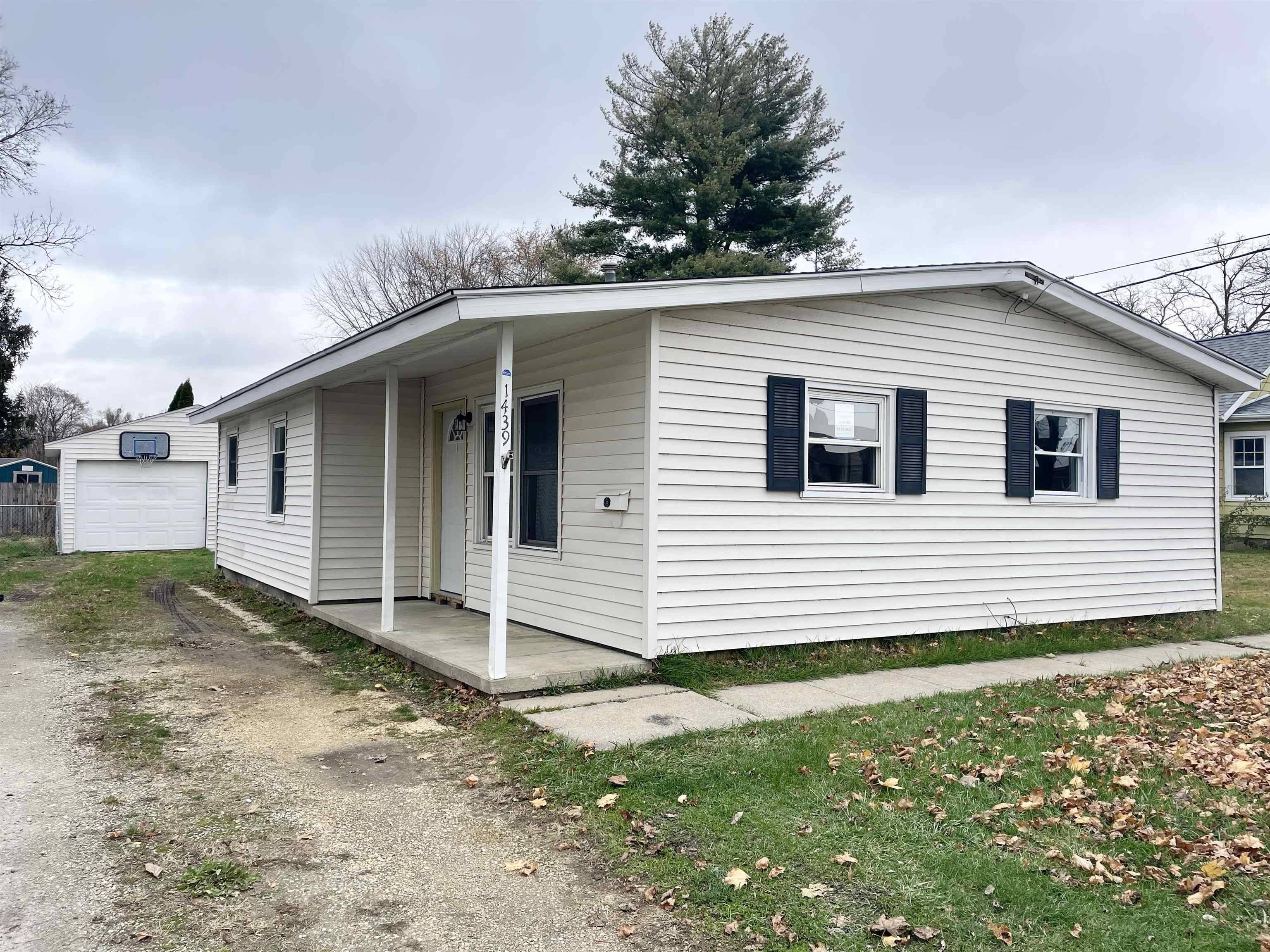 1439 Lanewood, Dixon, IL 61021