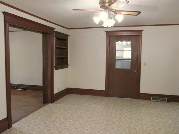 Leaf River, IL 61047,506 S Garfield St