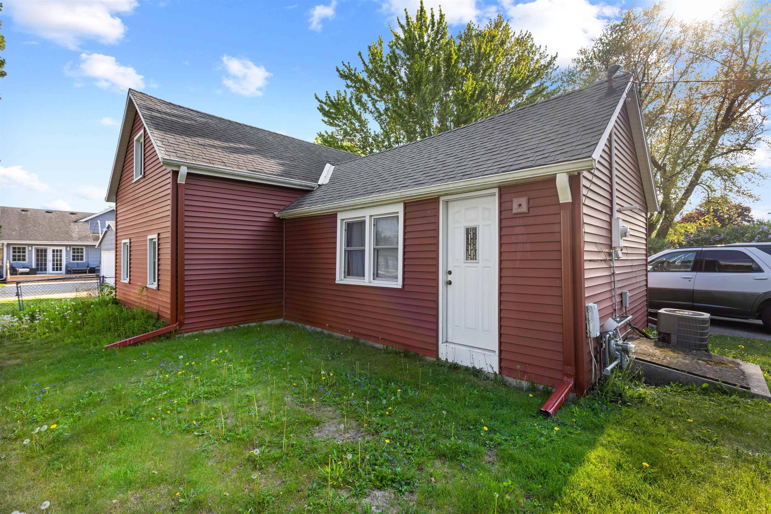 120 S 5th Street, Capron, IL 61012