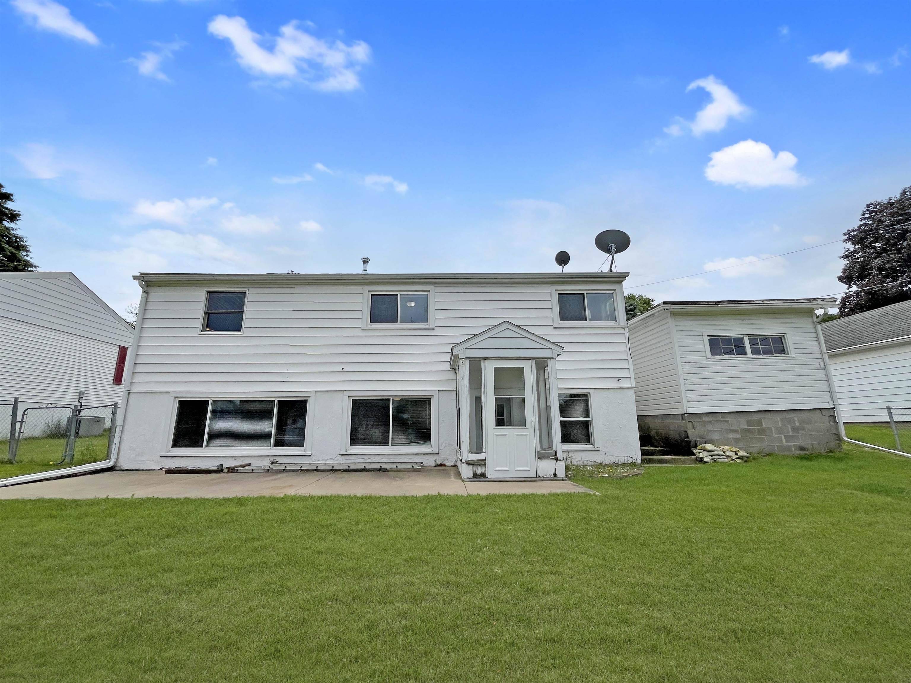 Freeport, IL 61032,858 W Cleveland Street