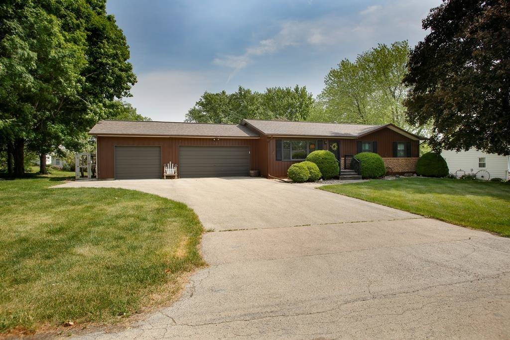 106 E Lincoln Street, Lena, IL 61048