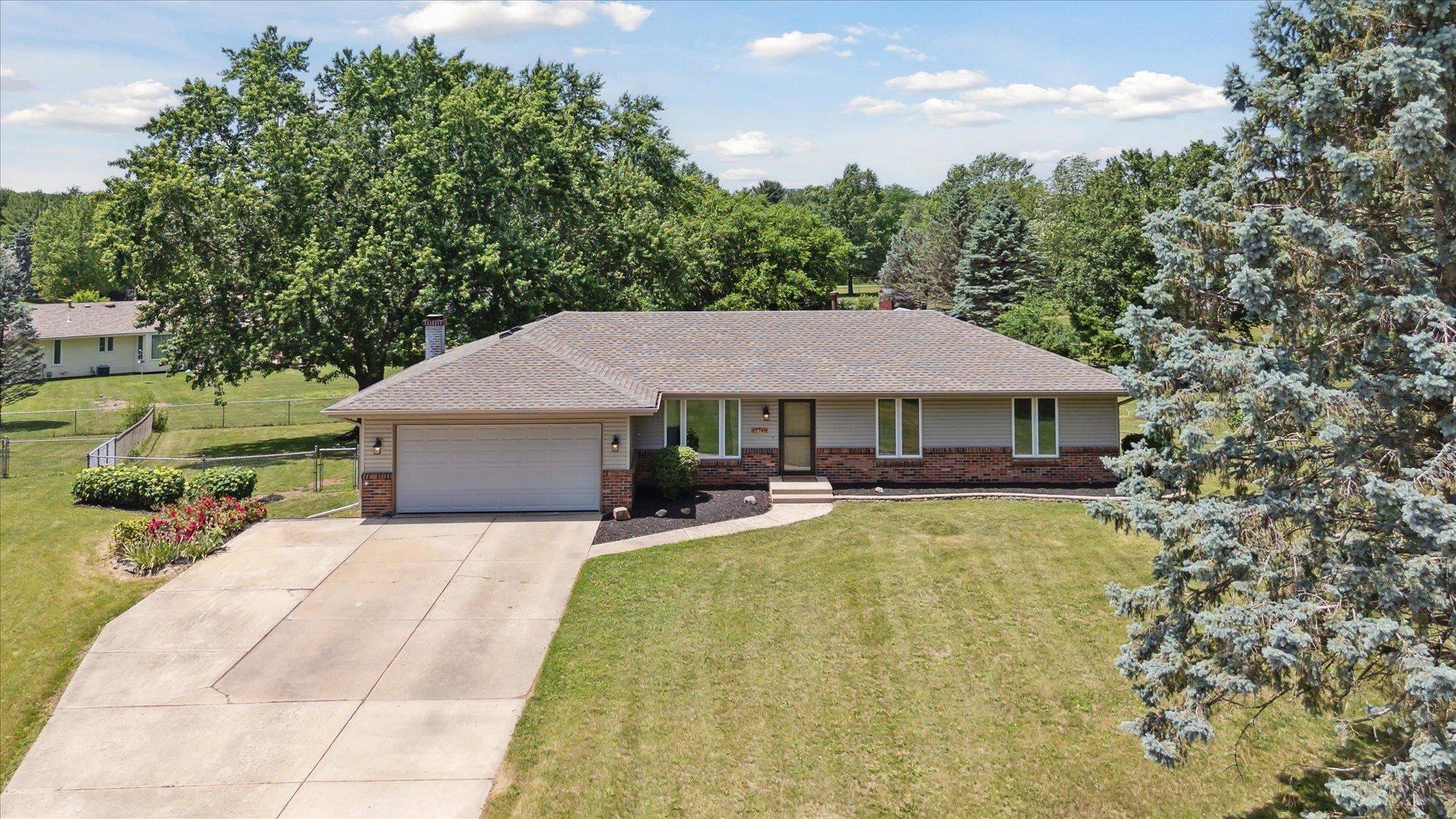 11740 WAGON Lane, Roscoe, IL 61073