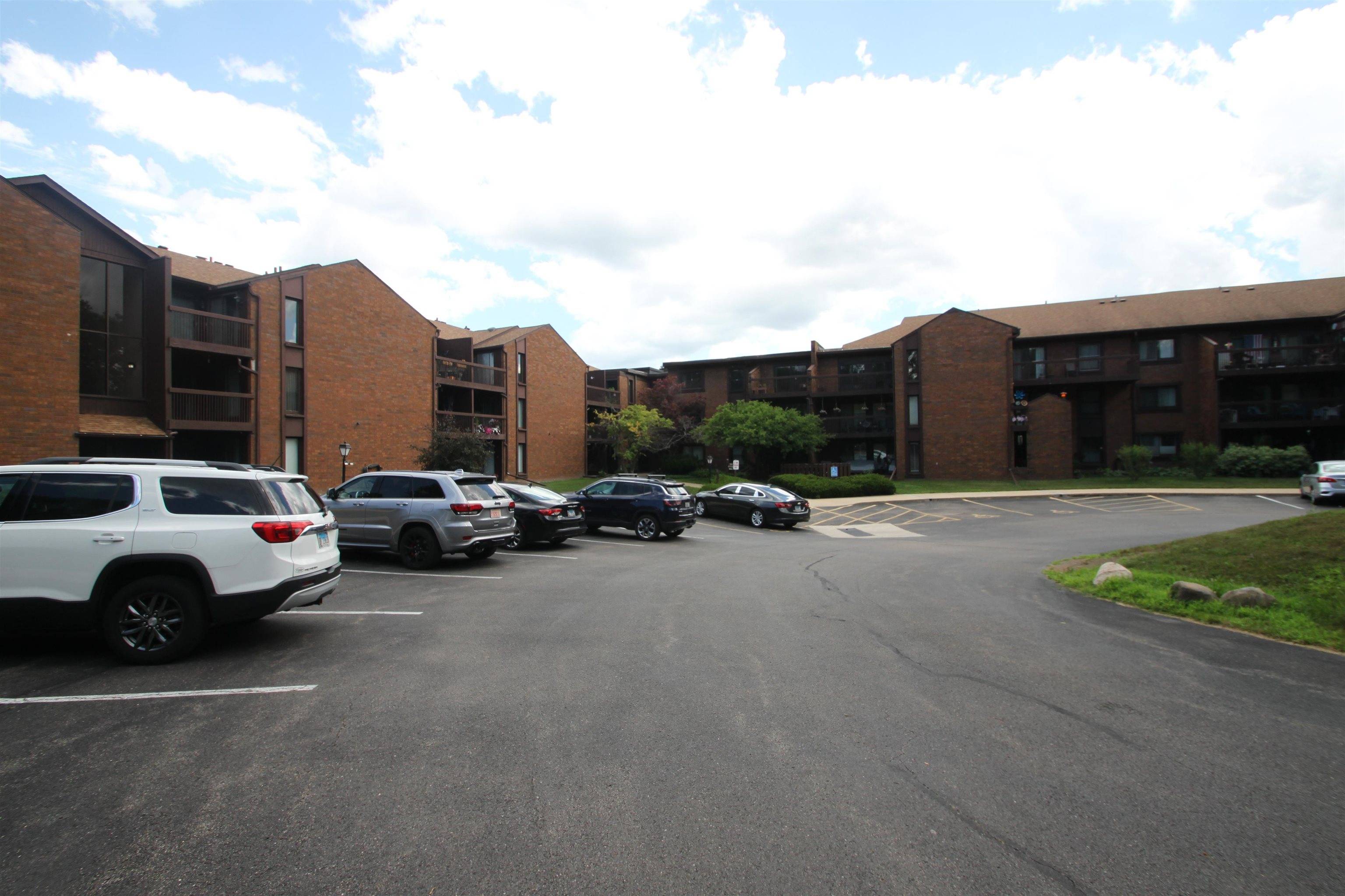 2929 Sunnyside Dr #102A, Rockford, IL 61114