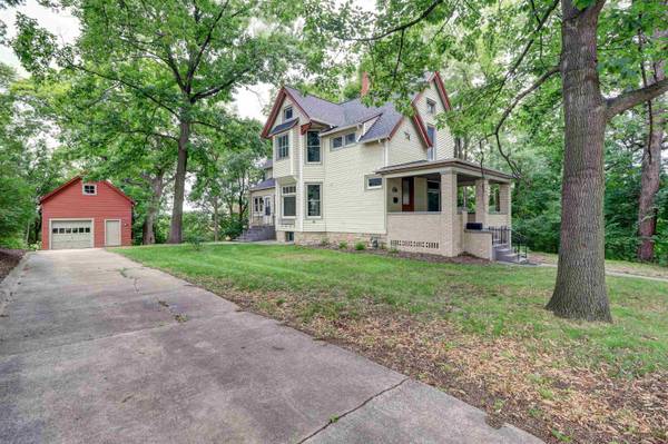 105 S Dement Avenue, Dixon, IL 61021