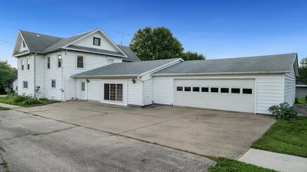 303 N Stanton Street, Davis, IL 61019
