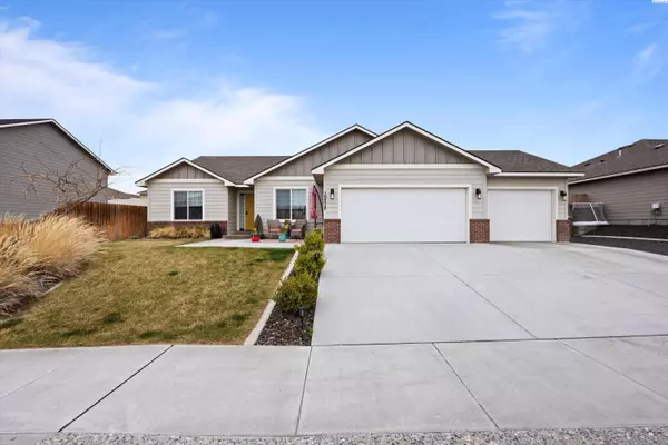 10212 W 18th Ct, Kennewick, WA 99337