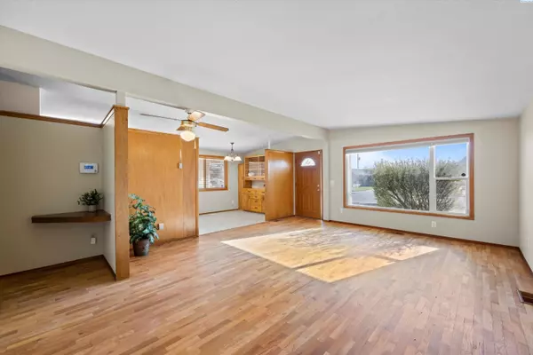 803 N Huntington St Kennewick, WA 99336