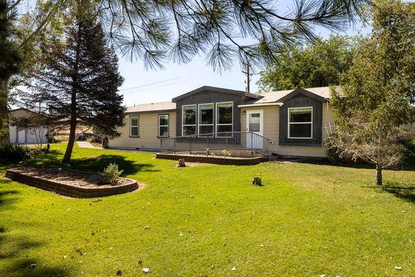 7700 Woodford Lane, West Richland, WA 99353