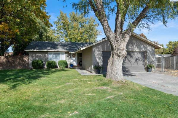 1102 W 44th Place, Kennewick, WA 99337