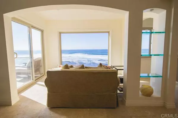 La Jolla, CA 92037,240 Coast #1B