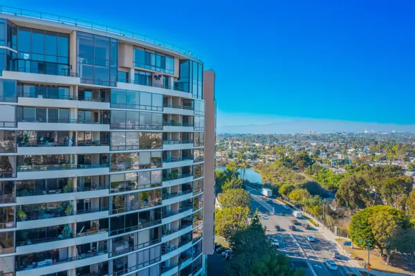 Marina Del Rey, CA 90292,4337 Marina City Drive #PH42ETN