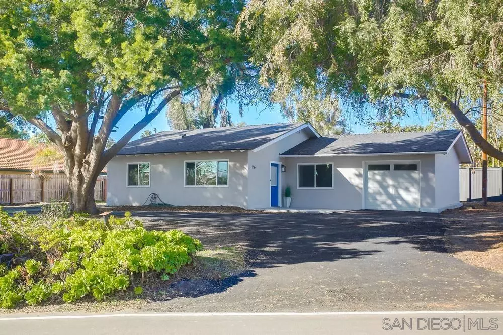 Vista, CA 92081,916 Vale View Dr