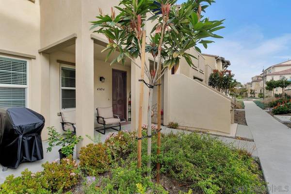 Oceanside, CA 92056,4349 Harbor Way #4