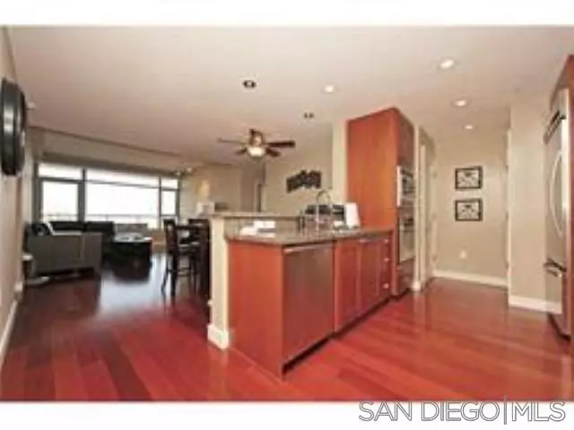 700 W E St #802, San Diego, CA 92101