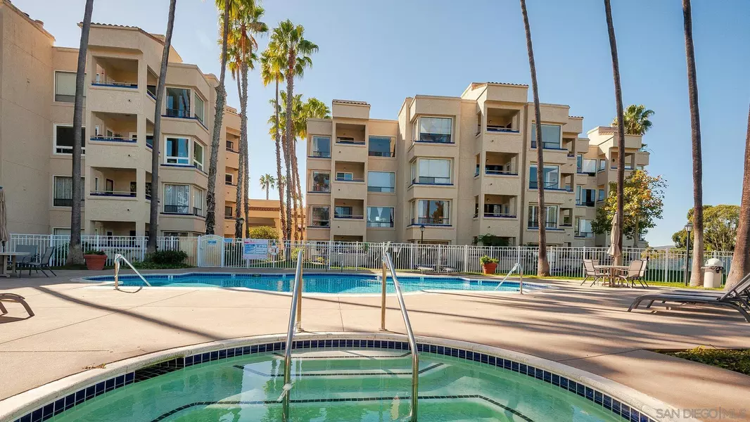 12122 Royal Birkdale Row #205, San Diego, CA 92128