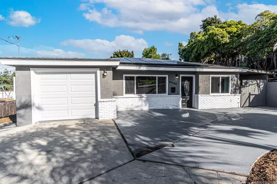 8549 Massery Ln, Santee, CA 92071