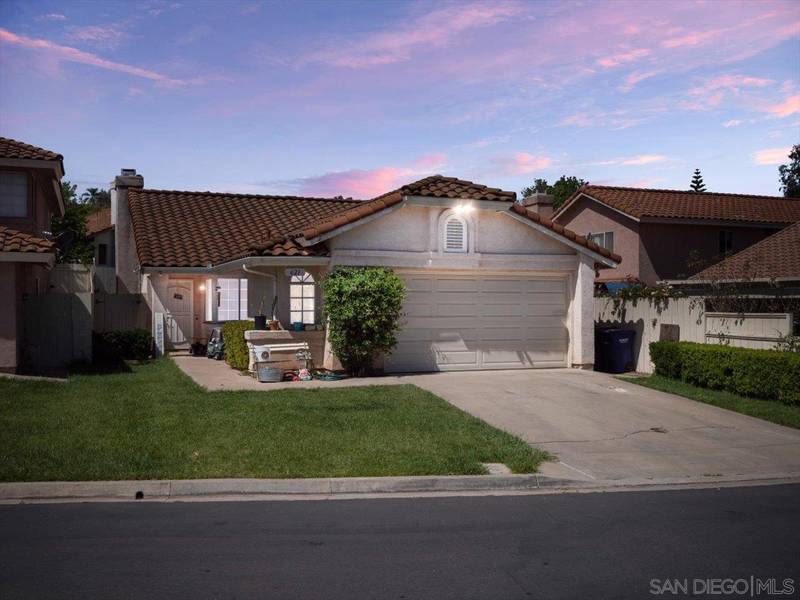 621 Thunder Gln, Escondido, CA 92027