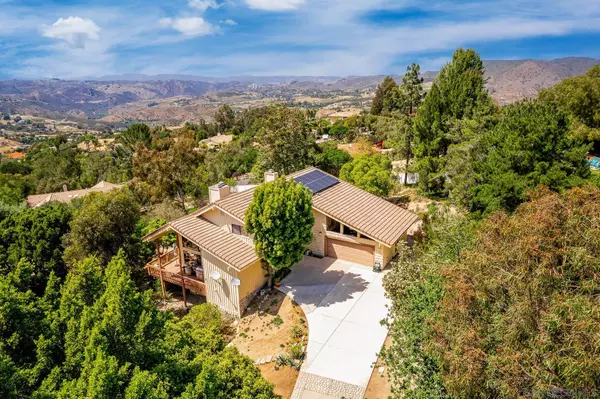 2248 Mil Sorpresas Dr, Fallbrook, CA 92028