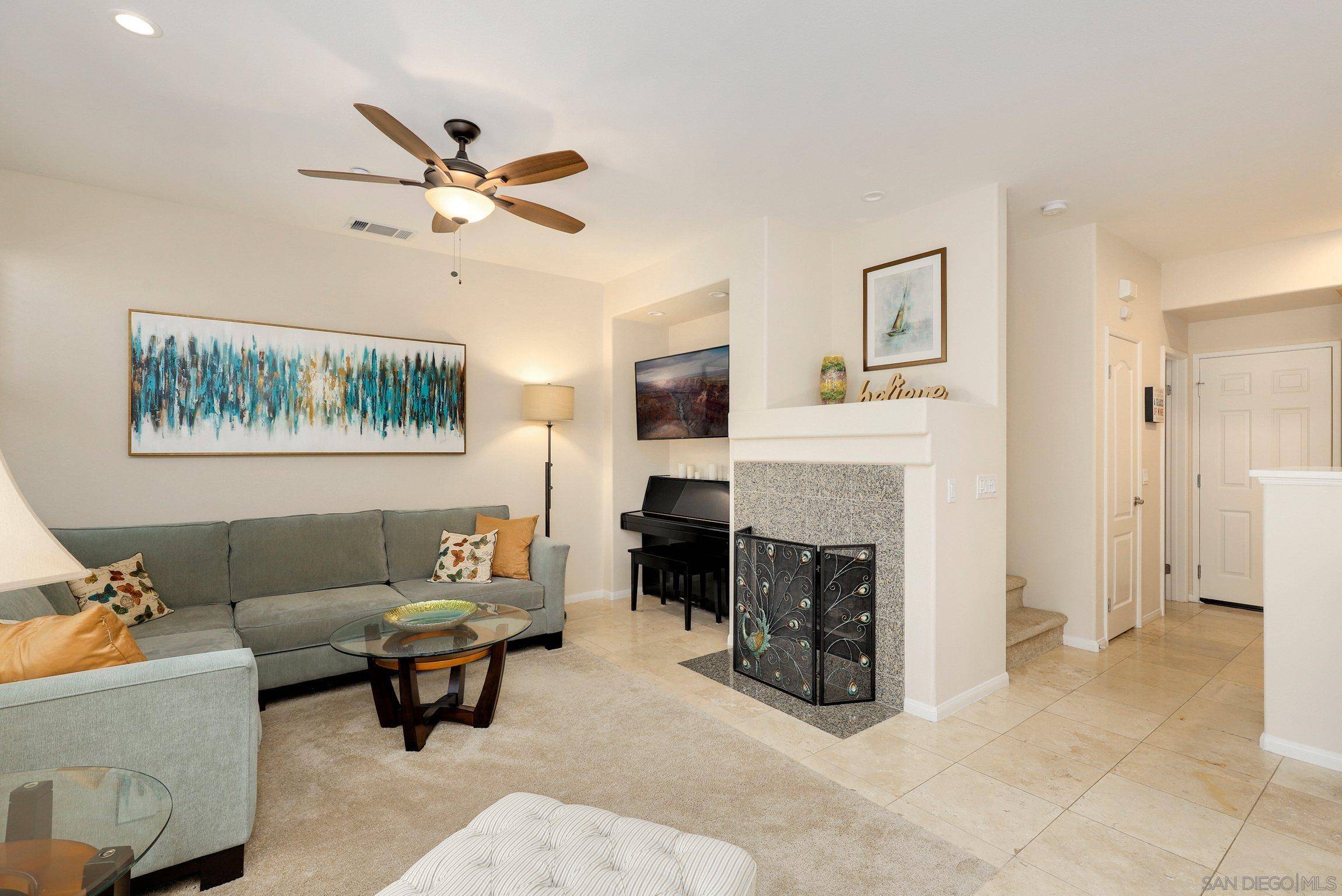 Carlsbad, CA 92009,6476 Corte La Luz #88