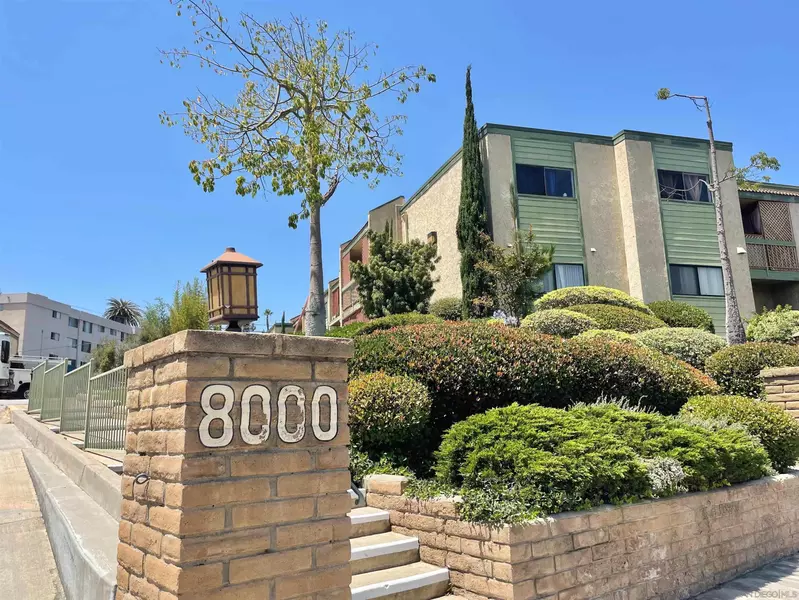 8000 University Ave #204, La Mesa, CA 91942