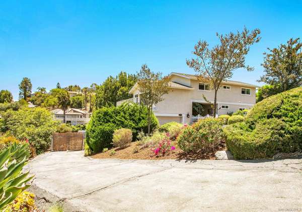 1127 Via Privada, Escondido, CA 92029