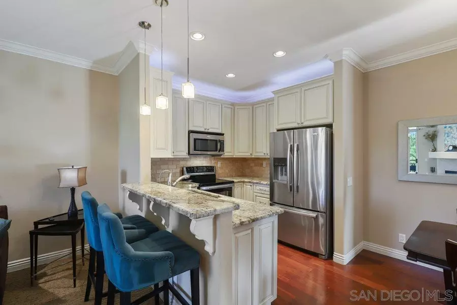 580 Camino De La Reina #223, San Diego, CA 92108