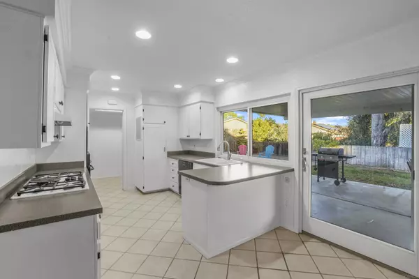 Poway, CA 92064,13305 Arikara Dr