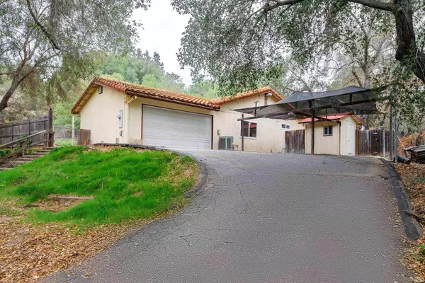 1343 S Live Oak Park Rd, Fallbrook, CA 92028