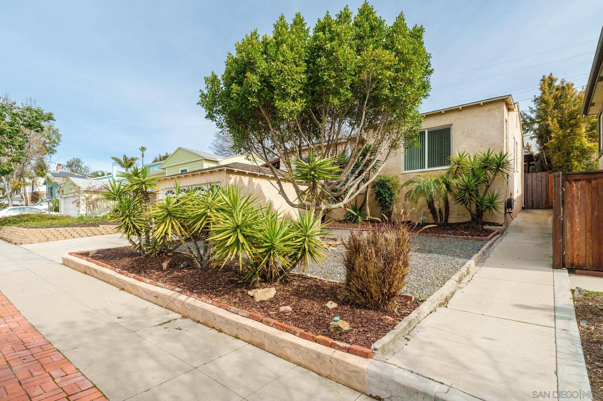 4635 Alamo, San Diego, CA 92115
