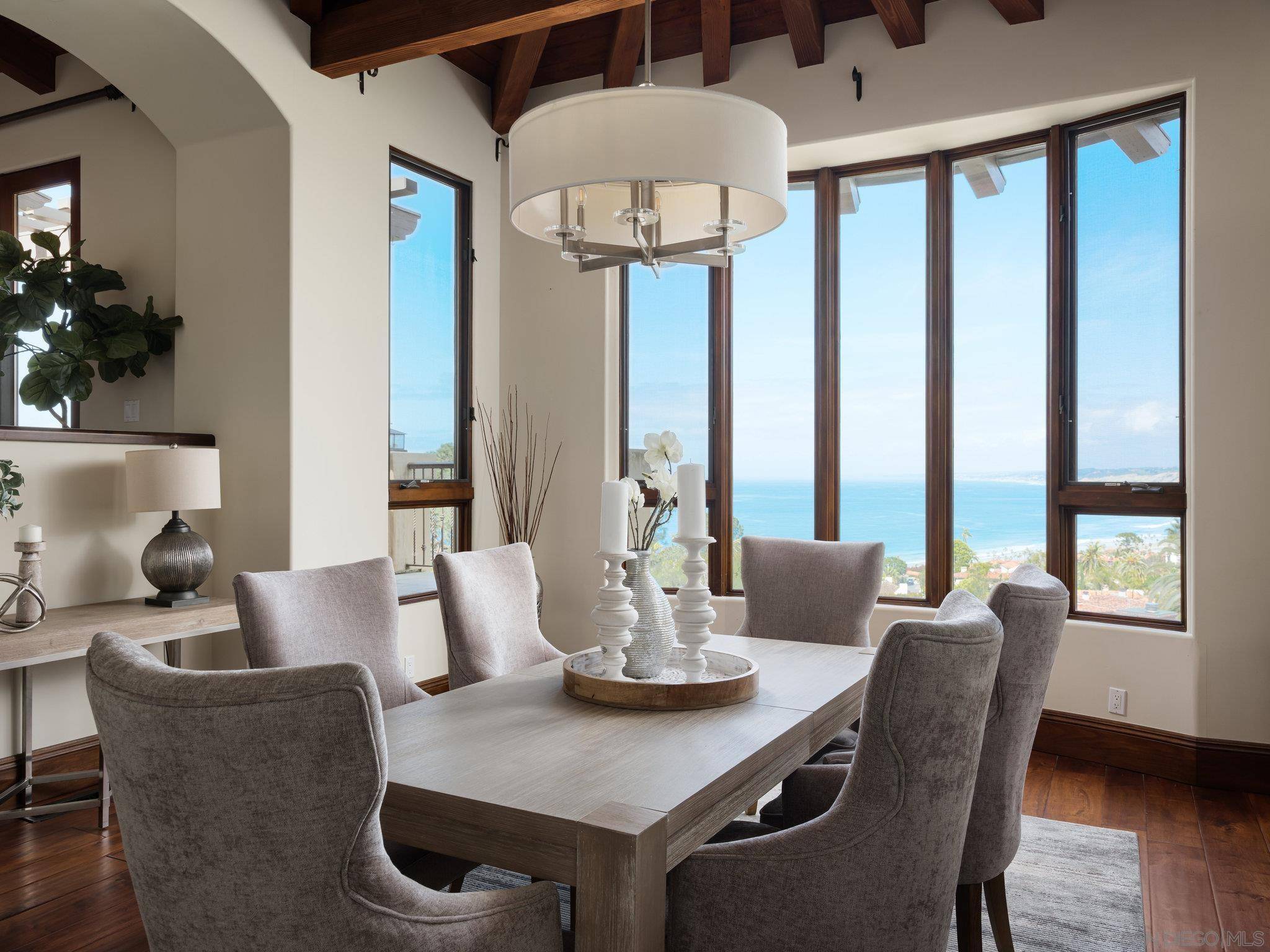 La Jolla, CA 92037,7682 Hillside Drive
