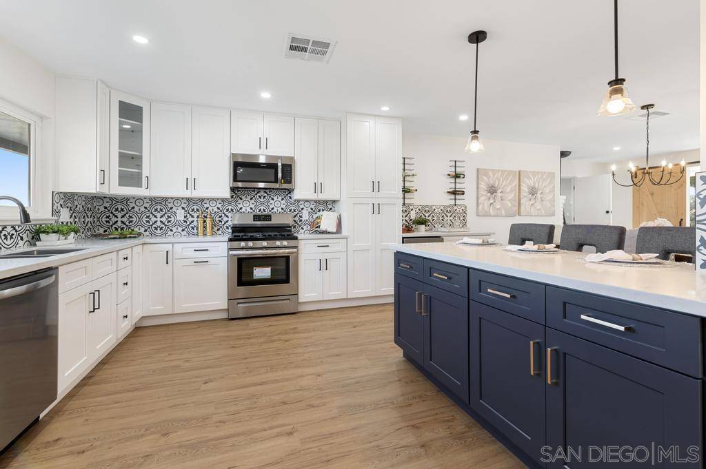 12203 Rios Rd, Rancho Bernardo, CA 92128