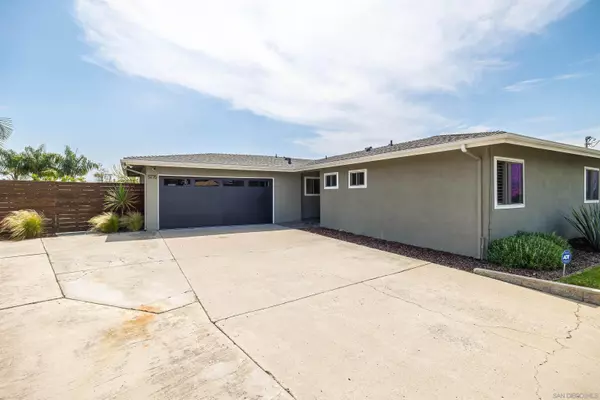 5775 Derk Dr, La Mesa, CA 91942