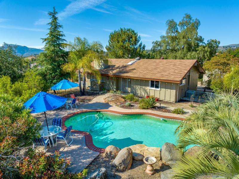 1044 S Grade RD, Alpine, CA 91901