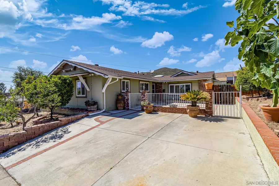 7974 San Carlos Dr, San Diego, CA 92119