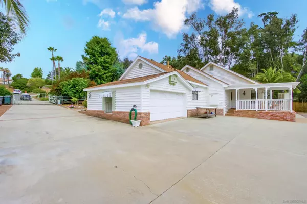 1524 S Hill Ave, Fallbrook, CA 92028