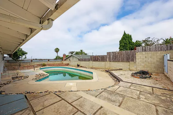 Carlsbad, CA 92008,1126 Larkspur Lane