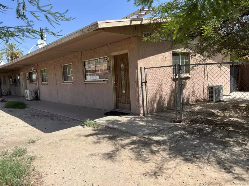 105 8Th St, Calexico, CA 92231