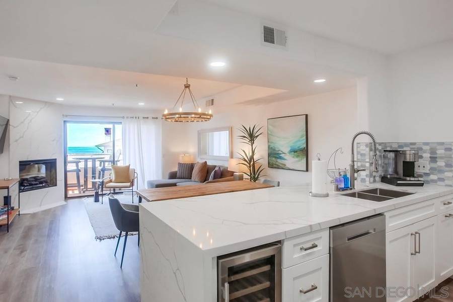 5726 La Jolla Blvd #201, La Jolla, CA 92037