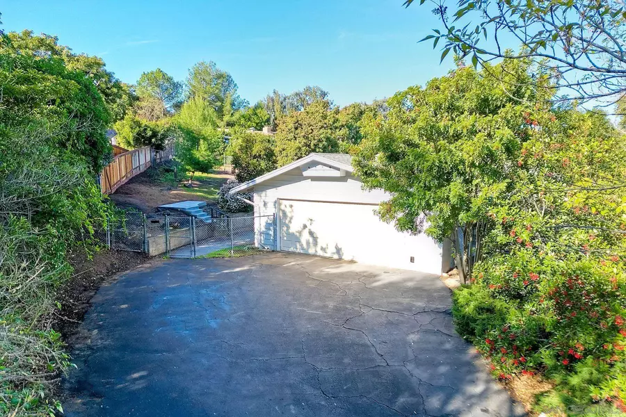 16414 Martincoit Road, Poway, CA 92064