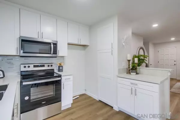 La Jolla, CA 92037,8740 Villa La Jolla Dr 17