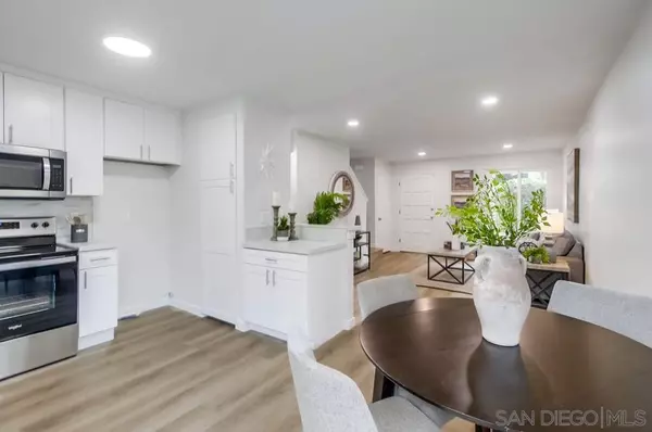 La Jolla, CA 92037,8740 Villa La Jolla Dr 17