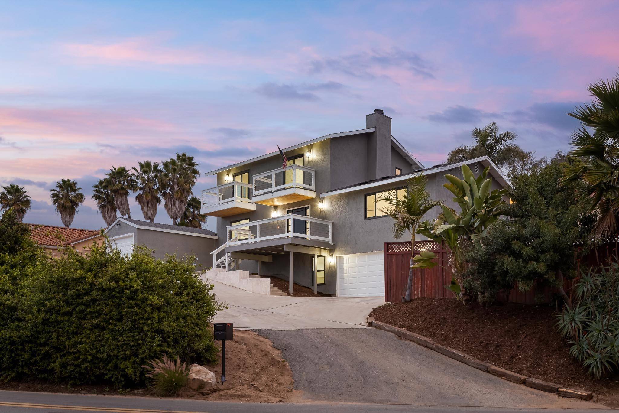 2422 Primrose, Vista, CA 92083