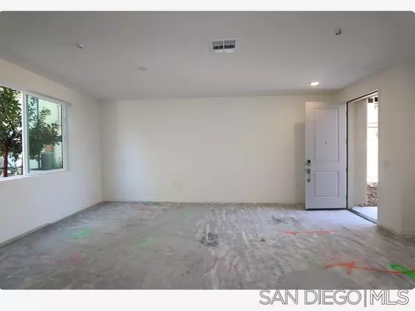 San Diego, CA 92154,5355 Seacliff Place #61