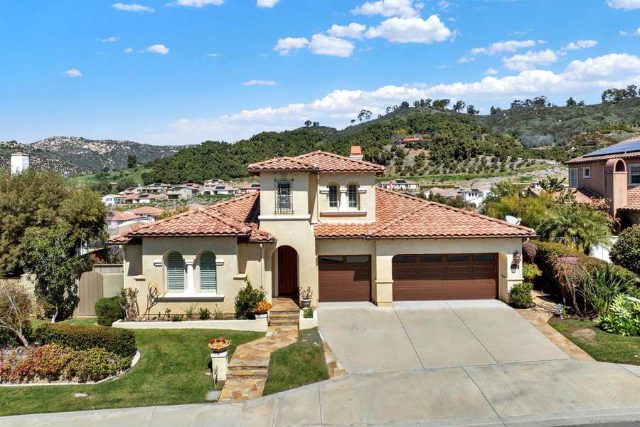 2454 Honeybell Ln, Escondido, CA 92027