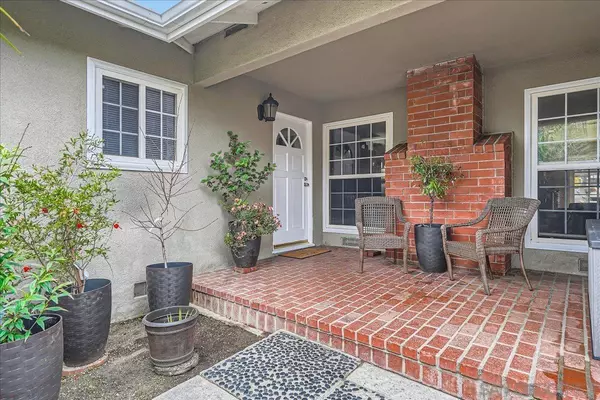 Huntington Beach, CA 92647,16252 Kim Ln