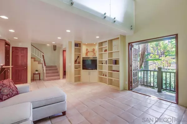 La Jolla, CA 92037,8638 Villa La Jolla Dr #6