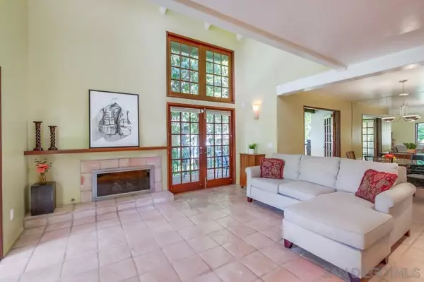 La Jolla, CA 92037,8638 Villa La Jolla Dr #6