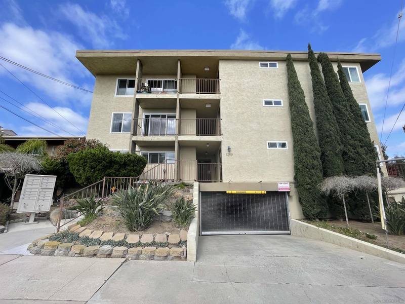 1209 Hueneme St Apt #8, San Diego, CA 92110