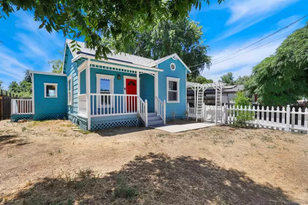 Ramona, CA 92065,838 A St