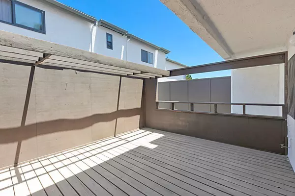 La Jolla, CA 92037,8746 Villa La Jolla Dr #57